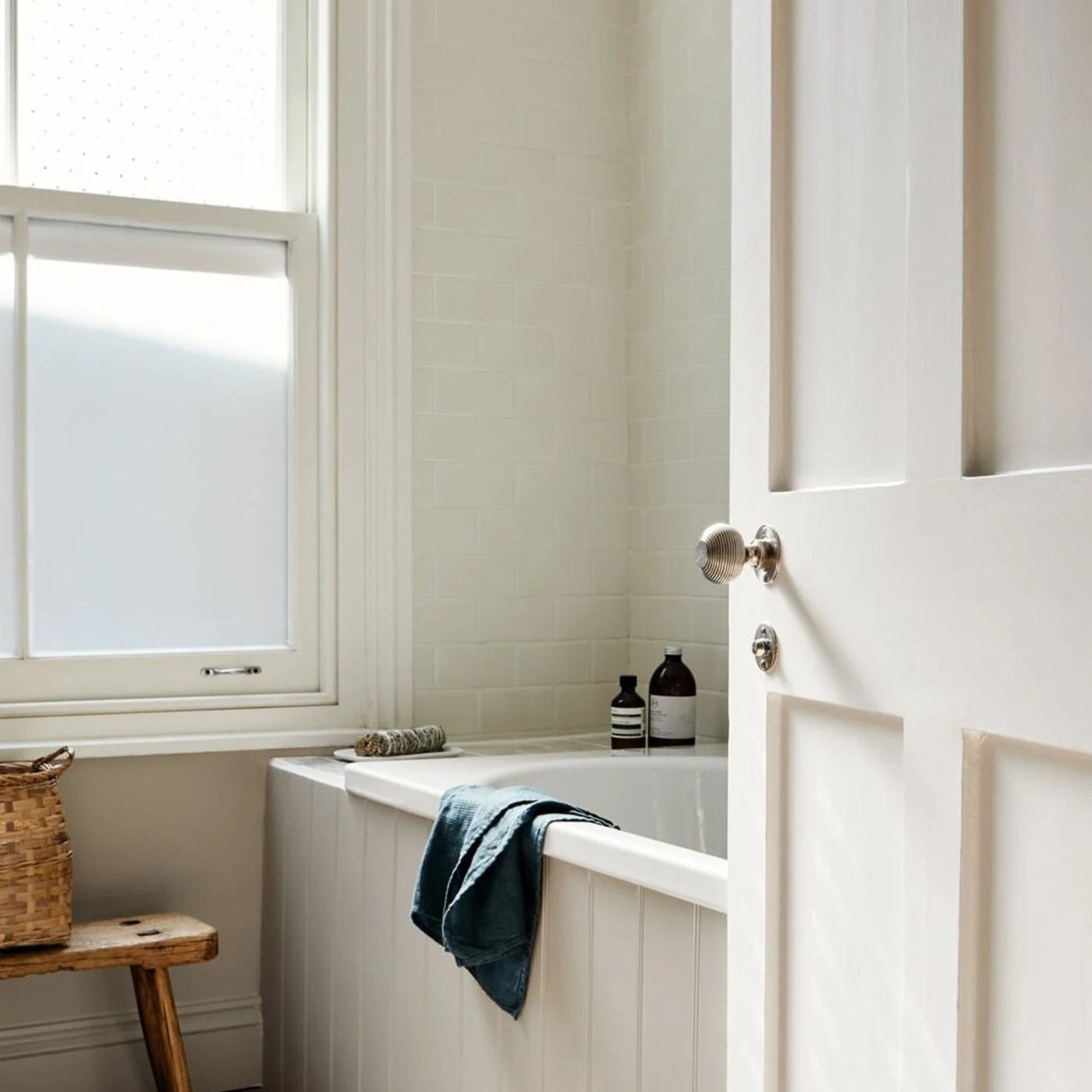 Mylands Gravel Lane No.169 Paint