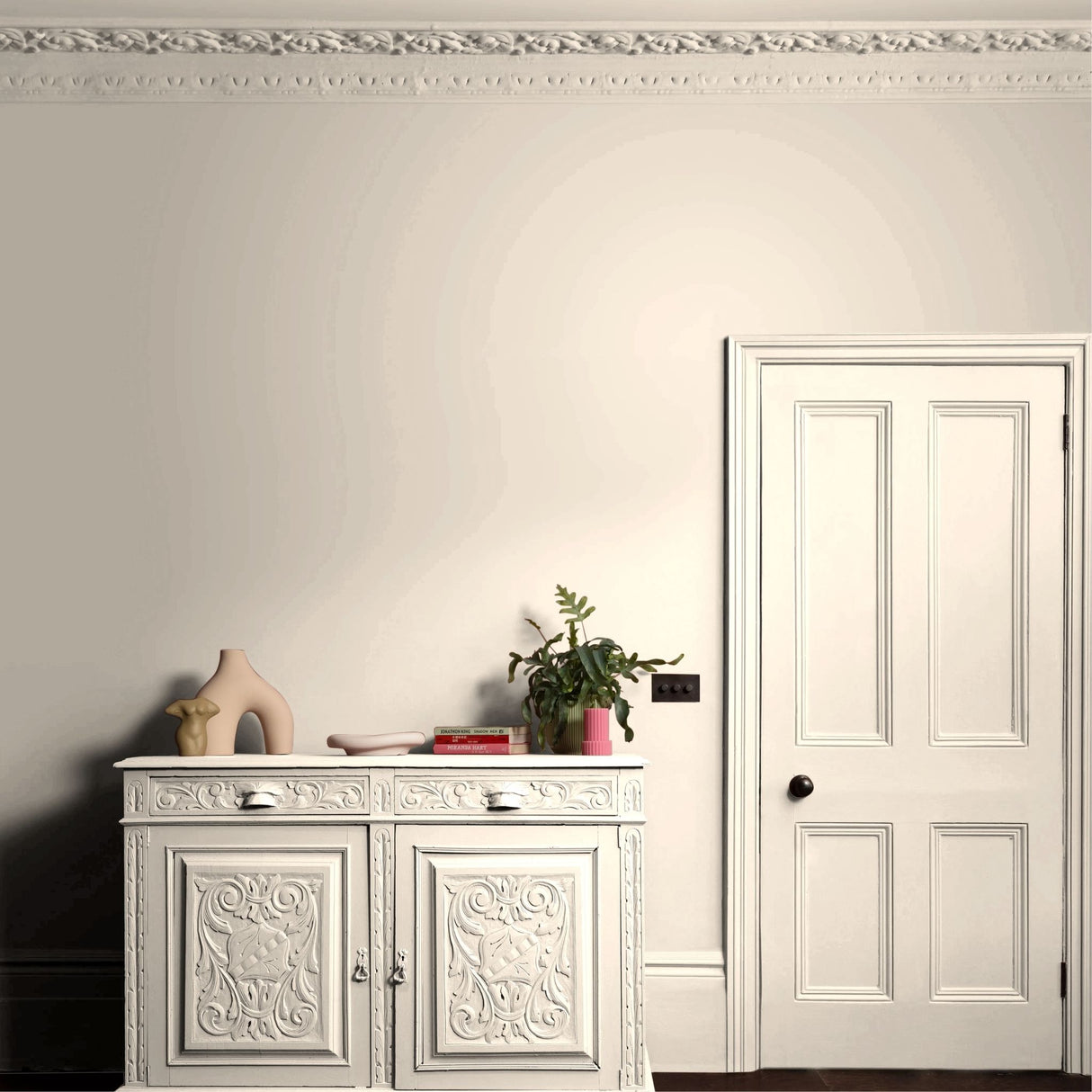 Ronseal Everywhere Almond lifestyle shot