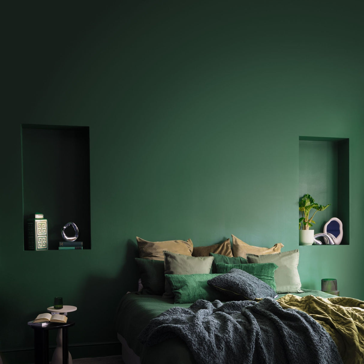 Ronseal One Coat Everywhere Paint Evergreen Lifestyle Shot