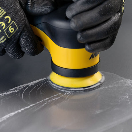 Mirka AROS Battery sanding kit in use 2