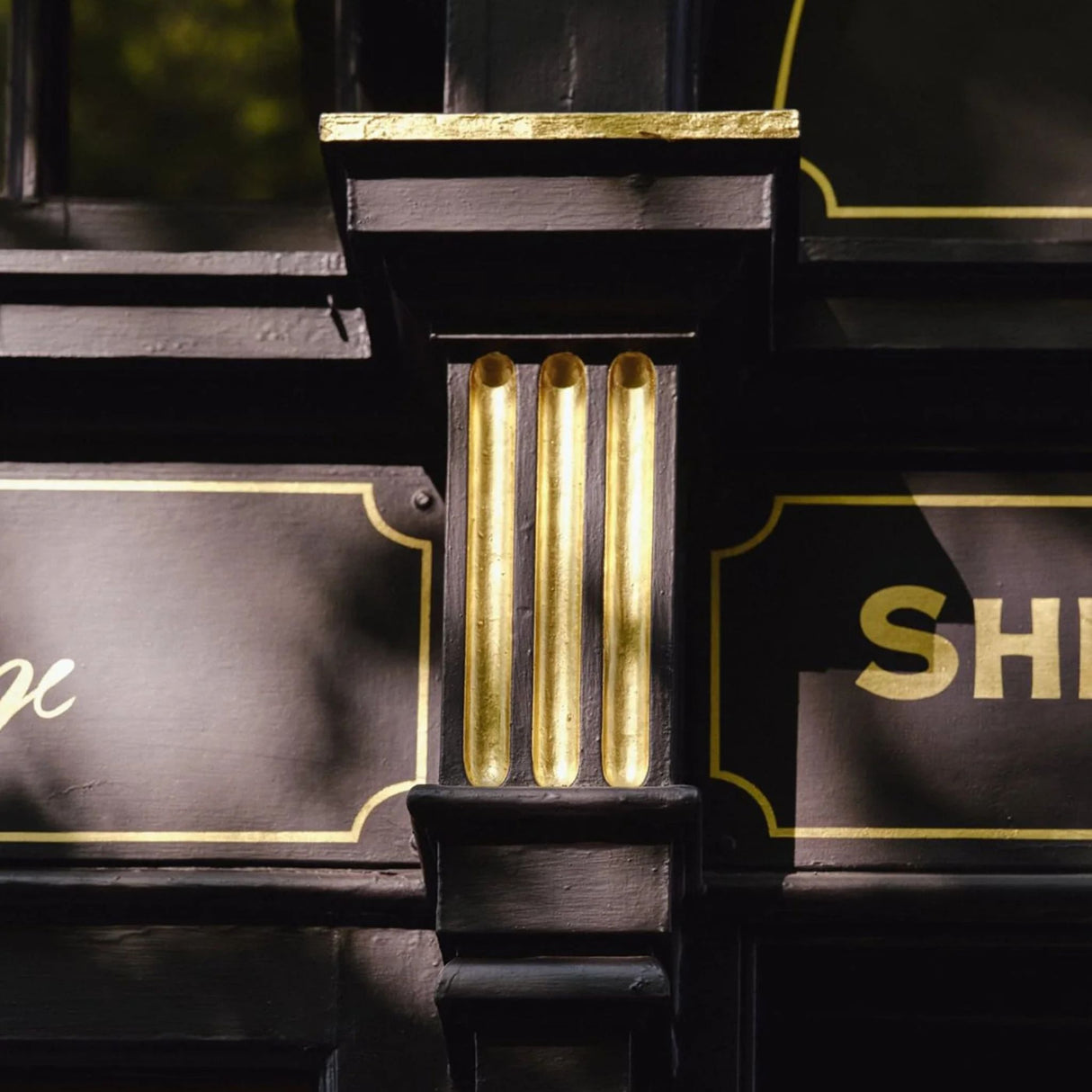 Mylands FTT-002 Pale Gold Paint