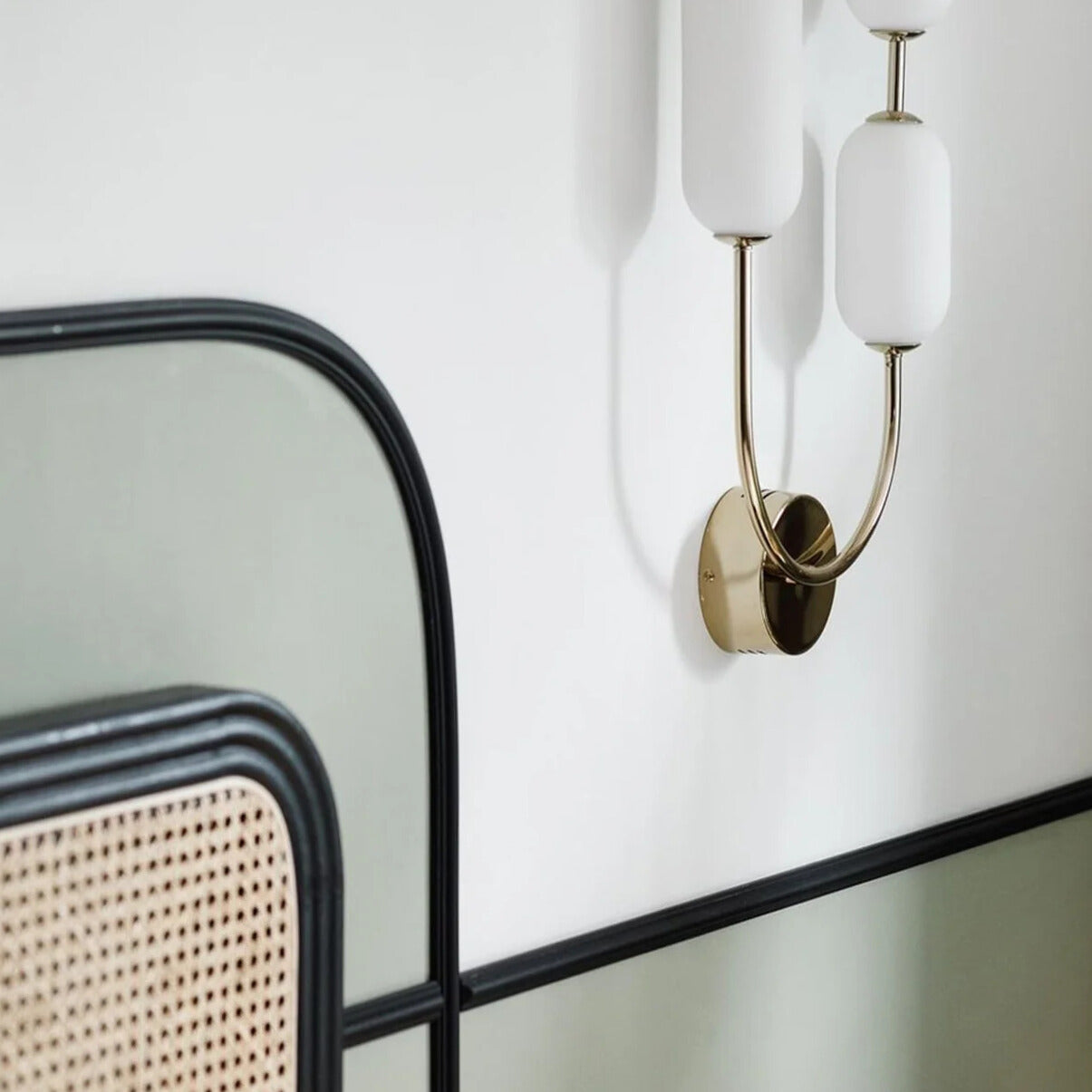 Mylands Maugham White No.02 Paint