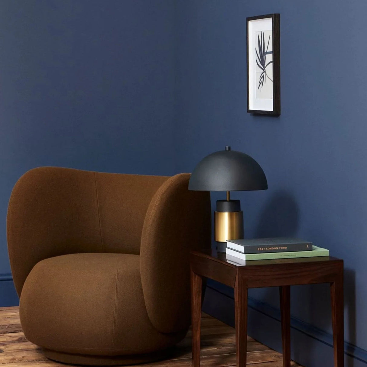 Mylands Mayfair Dark No.218 Paint